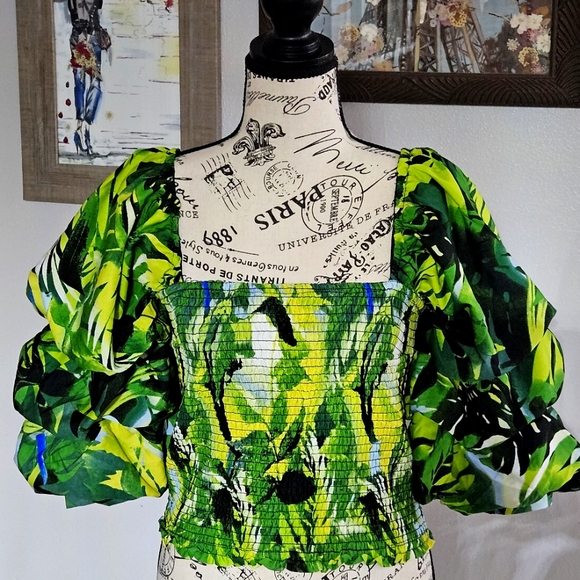 Live 4 Truth Green and Yellow Tropical Crop Top Sz M - Picture 1 of 10